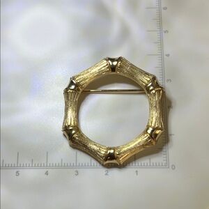 Vintage Avon Bamboo Circle Brooch Pin (Gold Tone)